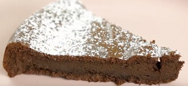 Пирог из шоколада и яиц — вкусный рецепт всего из двух ингредиентов