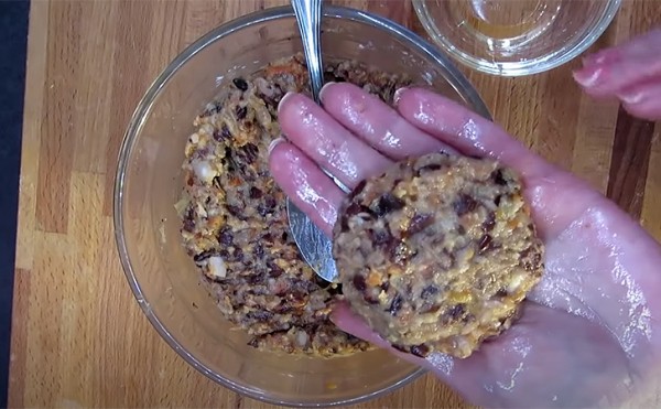 Котлеты из фасоли - быстрый и вкусный рецепт